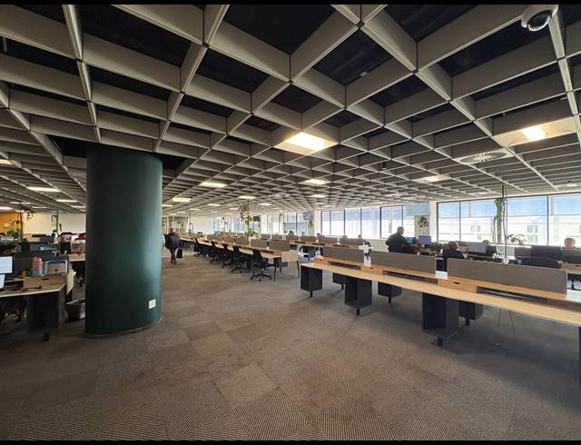 1,462M² OFFICE TO LET IN PINELANDS